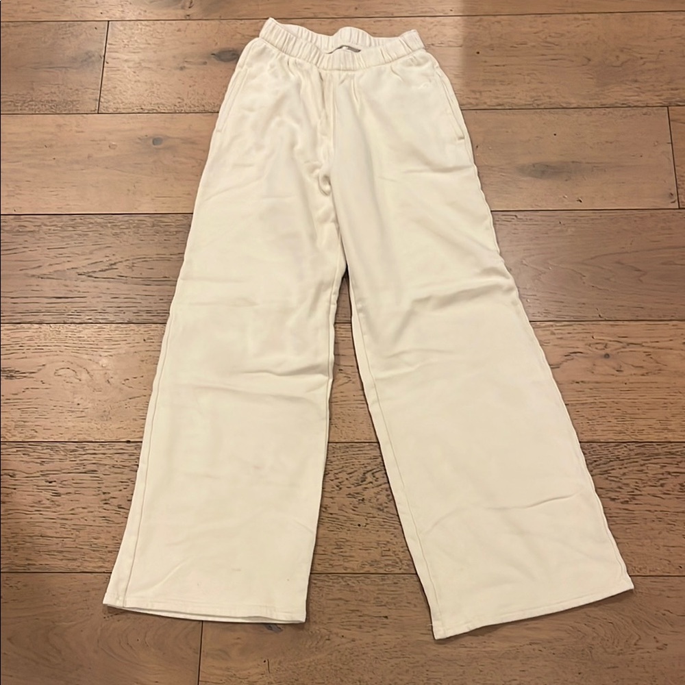 Hollister Ultra High-Rise Cream Pants